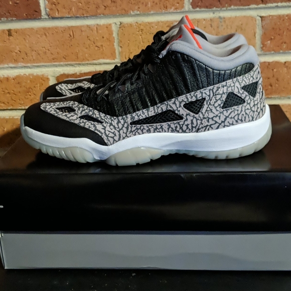 Air Jordan 11 Retro Low IE - Picture 3 of 6